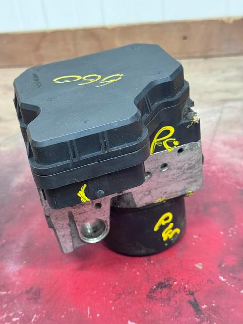 Mitsubishi L200 2006-2015 ABS rem pomp mn102452 1338007110, Auto-onderdelen, Remmen en Aandrijving, Mitsubishi, Gebruikt, Ophalen of Verzenden