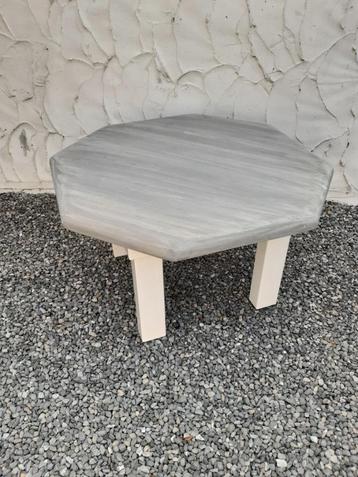 hele mooie salontafel wit/grijs 80x80cm en 50cm hoog