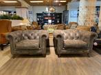 2 x Gave Chesterfield club fauteuils Taupe bruin op wieltjes, Huis en Inrichting, Fauteuils, Ophalen of Verzenden, Zo goed als nieuw