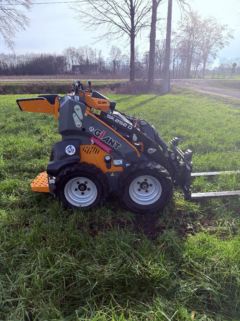 Giant SK252D (2023)-55 uren, Zakelijke goederen, Machines en Bouw | Kranen en Graafmachines, Wiellader of Shovel, Ophalen of Verzenden