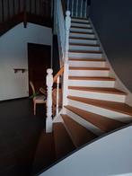 Witte trap met eiken treden., Ophalen, Trap