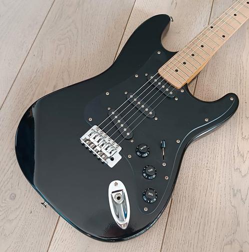 Stratocaster SUNN MUSTANG 1980 + VANTAGE VG15 versterker, Muziek en Instrumenten, Snaarinstrumenten | Gitaren | Elektrisch, Zo goed als nieuw