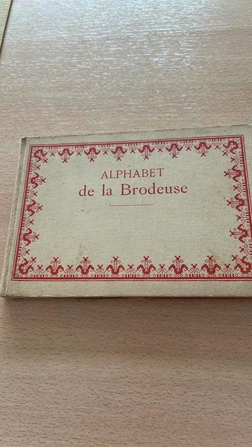 Ancien livre de broderie, Enlèvement