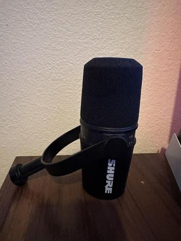 Shure MV7 Cardioid Dynamic Vocal  Broadcast Microphone USB & beschikbaar voor biedingen