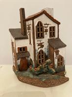 Cadeautip ! Miniatuur keramisch huis handgemaakt Mollukas, Diversen, Ophalen of Verzenden, Zo goed als nieuw