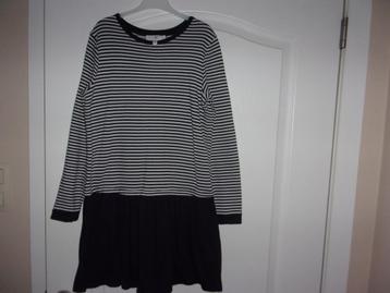 Mooi jurkje .Maat 140 (NIEUWSTAAT) beschikbaar voor biedingen