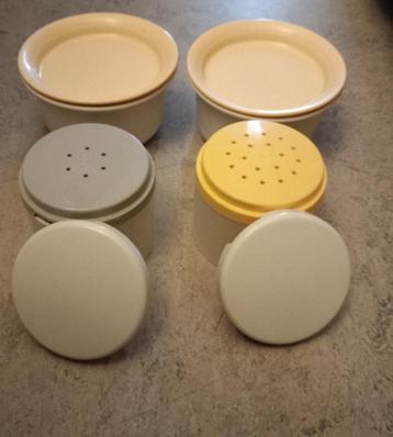 Set van 2 bakjes + peper- en zoutvaatjes Tupperware  beschikbaar voor biedingen