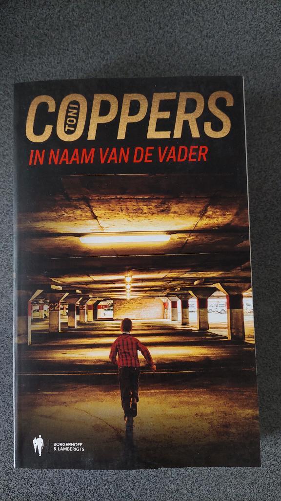 Te Koop Boek IN NAAM VAN DE VADER Toni Coppers, Boeken, Thrillers, Zo goed als nieuw, België, Verzenden