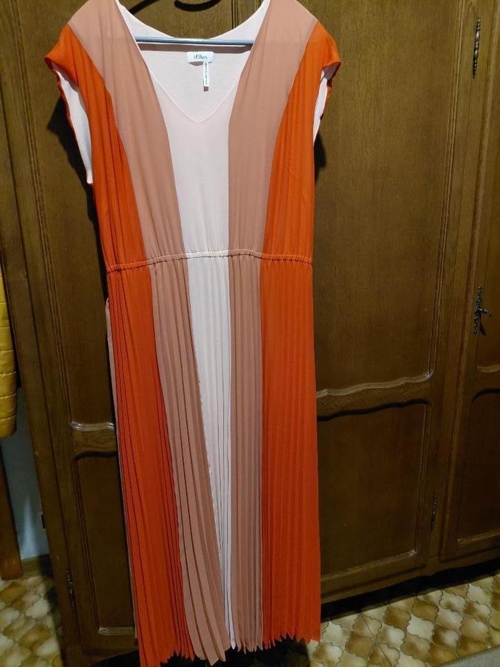 Mooie plisseé jurk ; maat 44 s' Olivier, Kleding | Dames, Jurken, Zo goed als nieuw, Maat 42/44 (L), Overige kleuren, Onder de knie