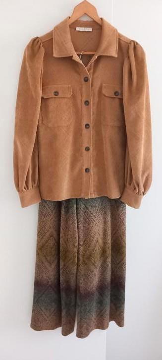 2 stuks,  Broek, Amelie Medium, bloesje Medium., Kleding | Dames, Blouses en Tunieken, Zo goed als nieuw, Maat 38/40 (M), Bruin