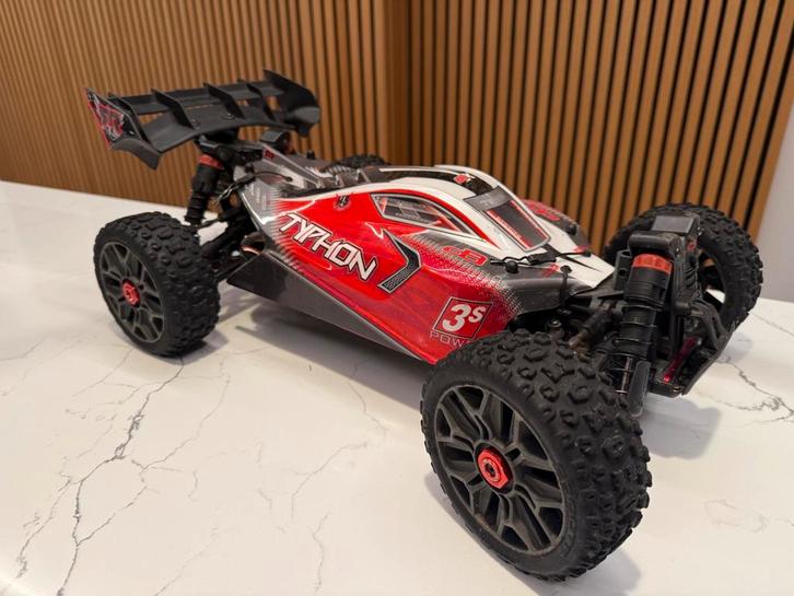 Arrma Typhon 3S   4x4, Hobby en Vrije tijd, Modelbouw | Radiografisch | Auto's, Zo goed als nieuw, Auto offroad, Elektro, Schaal 1:8