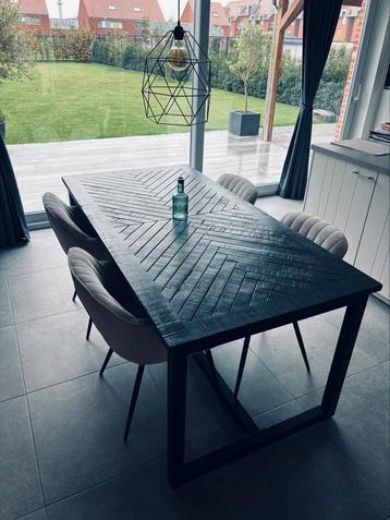 Eettafel 180x90 beschikbaar voor biedingen