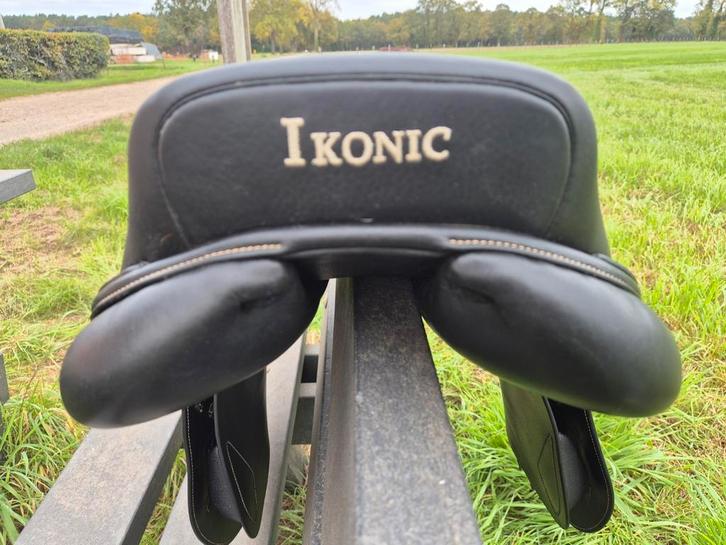 Ikonic Evolution springzadel, Dieren en Toebehoren, Paarden en Pony's | Zadels, Zo goed als nieuw, Verzenden