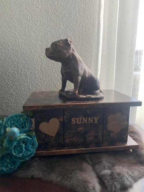 Stafford Bull Terriër beeld op urn als set handgemaakt, Dieren en Toebehoren, Honden-accessoires, Nieuw, Verzenden