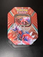 Pokemon Koraidon unsealed metal box, Hobby en Vrije tijd, Verzamelkaartspellen | Pokémon, Verzenden, Nieuw, Meerdere kaarten