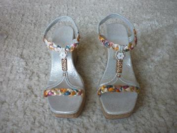 Sandalen Taizhou Famous Trade Co beschikbaar voor biedingen