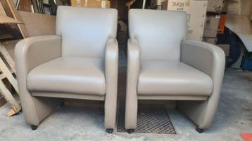 Paar sofa stoelen taupe, op wielen beschikbaar voor biedingen