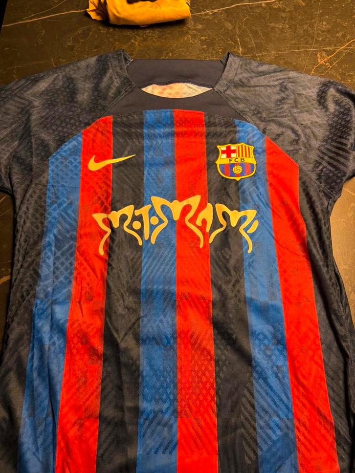 Barca shirts te koop aangeboden wegnes stopzetten hobby, Sport en Fitness, Voetbal, Zo goed als nieuw, Shirt, Maat M, Ophalen