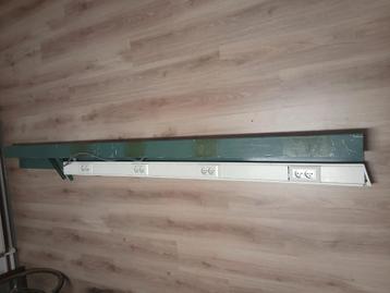 kabel goot  beschikbaar voor biedingen