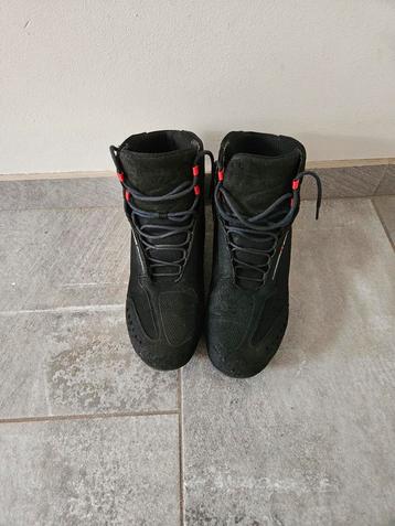 Chaussure moto beschikbaar voor biedingen