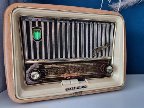 mooi lief Telefunker Jubilate S optie Bluetooth, Antiek en Kunst, Antiek | Tv's en Audio, Ophalen of Verzenden