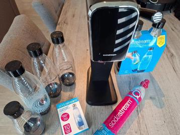 Sodastream bruiswatertoestel + toebehoren beschikbaar voor biedingen