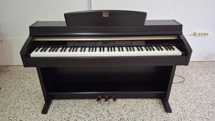 Piano Yamaha Clavinova CLP 240, Muziek en Instrumenten, Piano's, Piano, Ophalen