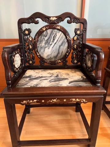 Chaise en marbre naturel incrustée de nacre de style chinois beschikbaar voor biedingen