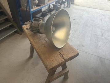 Prachtige , oude franse fabriekslamp “ Mazda “ beschikbaar voor biedingen