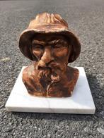 Beeld op marmeren voet : visser, Antiek en Kunst, Ophalen of Verzenden