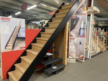 Houten trap, wenteltrap, ruimtebesparend beschikbaar voor biedingen