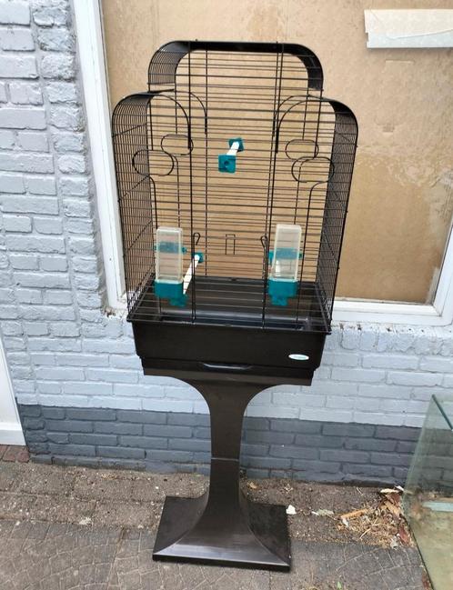 Vogelkooi op staander, Dieren en Toebehoren, Vogels | Hokken en Kooien, Zo goed als nieuw, Vogelkooi, Metaal, Ophalen