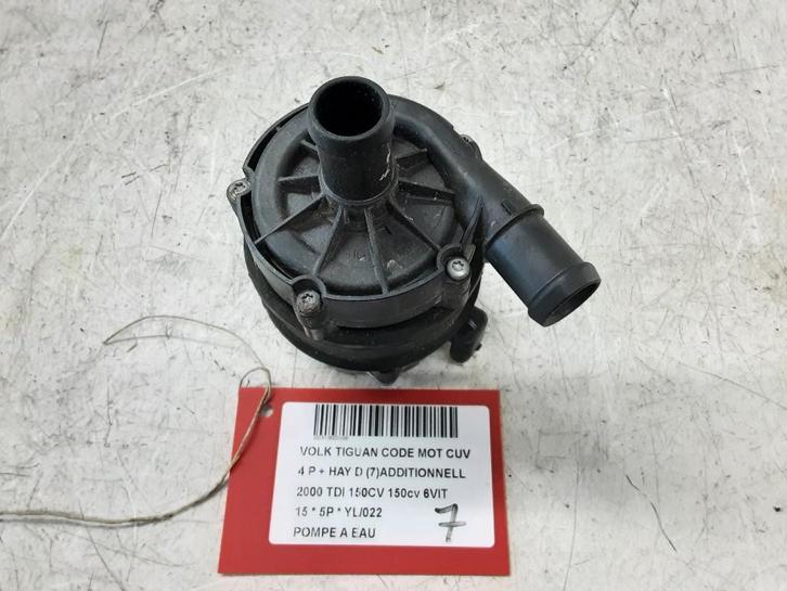 WATERPOMP Volkswagen Tiguan (5N1 / 2) (04L965567A), Auto-onderdelen, Airco en Verwarming, Volkswagen, Gebruikt