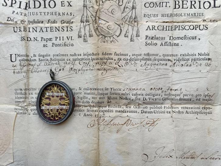 Relikwie, Antiek en Kunst, Antiek | Religieuze voorwerpen, Ophalen of Verzenden