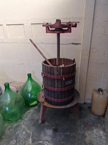 Druiven perser beschikbaar voor biedingen