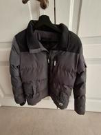 Een jongenswinterjas, Enlèvement