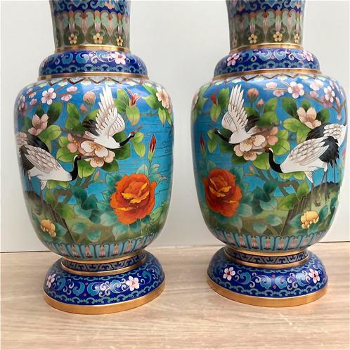 Vases en bronze doré cloisonné à décor de grues, Antiquités & Art, Antiquités | Vases, Enlèvement ou Envoi