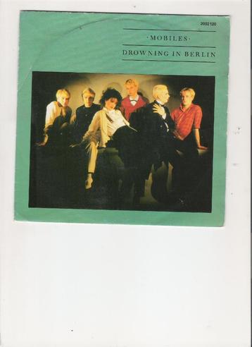 The Mobiles - Drowning in Berlin - Tiptoe in Paradise, Enlèvement ou Envoi, Single, Utilisé, 7 pouces