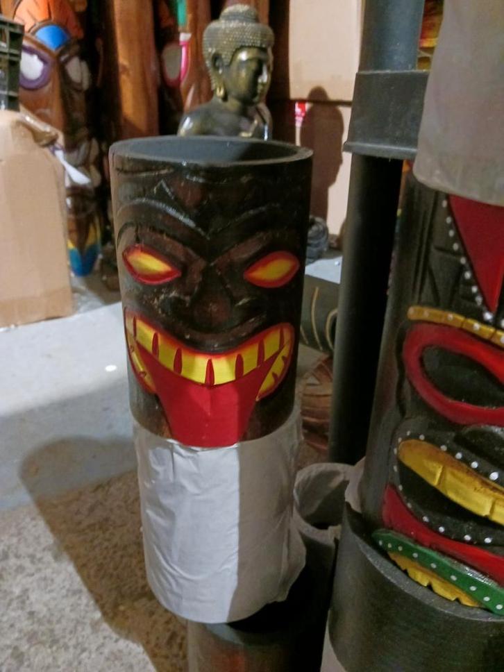 pot à crayons tiki 20 cm en bois d albesia, Antiek en Kunst, Kunst | Beelden en Houtsnijwerken, Ophalen of Verzenden