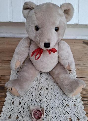 Vintage teddybeer beschikbaar voor biedingen