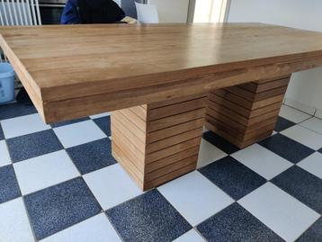 Tafel teak beschikbaar voor biedingen