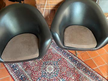 2 lederen draaiende retro zetels beschikbaar voor biedingen