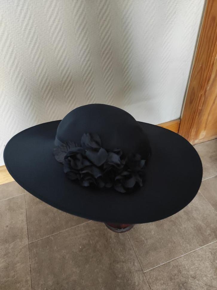 Capeline-hoed, Kleding | Dames, Hoeden en Petten, Zo goed als nieuw, Hoed, Ophalen of Verzenden