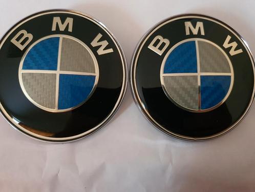 Bmw motorkap/kofferklep emblemen 2 x 82 mm>blauw wit carbon, Auto diversen, Tuning en Styling, Ophalen of Verzenden