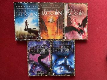 RICK RIORDAN PERCY JACKSON EN DE OLYMPIERS DE COMPLETE SERIE beschikbaar voor biedingen