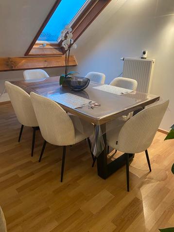 Chaise beschikbaar voor biedingen