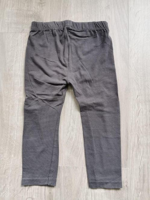 Grijze legging - maat 86, Kinderen en Baby's, Babykleding | Maat 86, Gebruikt, Jongetje of Meisje, Broekje, Ophalen of Verzenden