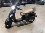 VESPA GTS 250IE  MET LICHTE SCHADE, Fietsen en Brommers, Ophalen, 250 cc, Gebruikt, Overige modellen