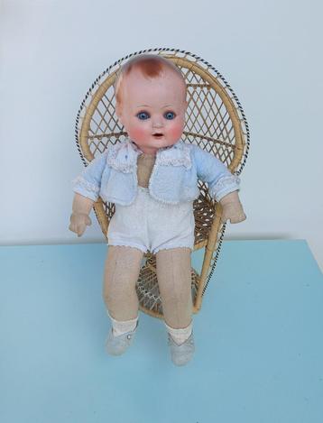 Hele mooie oude baby schildpad pop / Adorable poupée ancienn beschikbaar voor biedingen