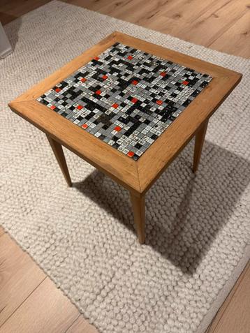 Retro bijzet tafel beschikbaar voor biedingen